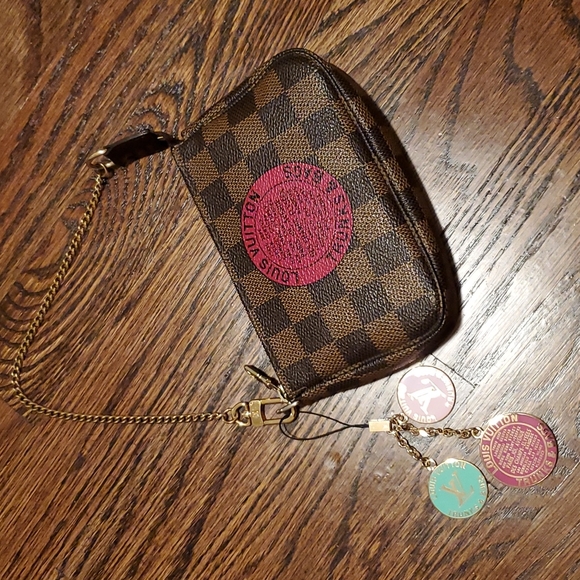 Louis Vuitton 3 Globe Logo Charm Multicolor - NWT - Picture 12 of 14